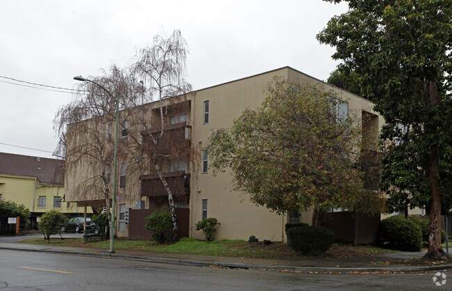 Building Photo - 800-818 E 20th Street