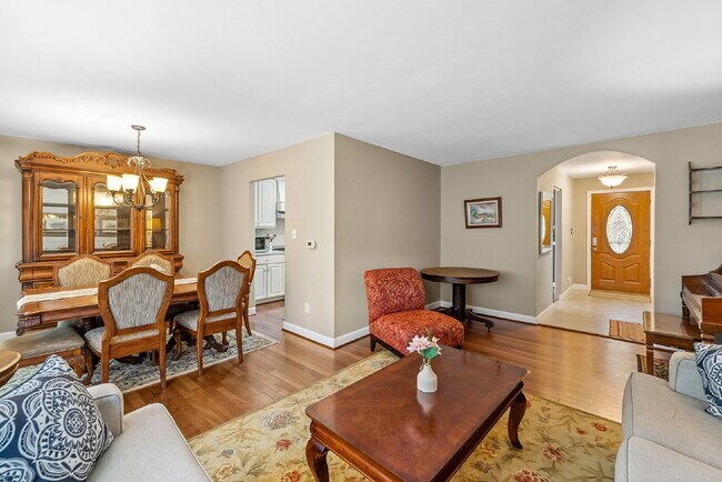 Building Photo - Gorgeous Central Single Family in Heart of Rockville