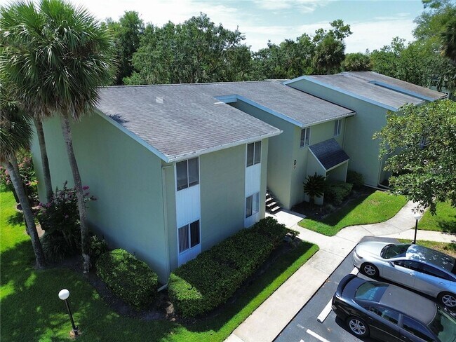 Building Photo - 600 Fairways Cir