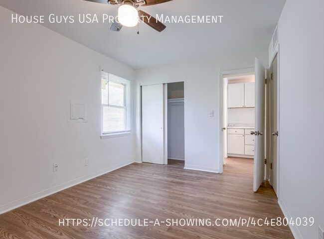 Building Photo - 15216 Bellaire Ave