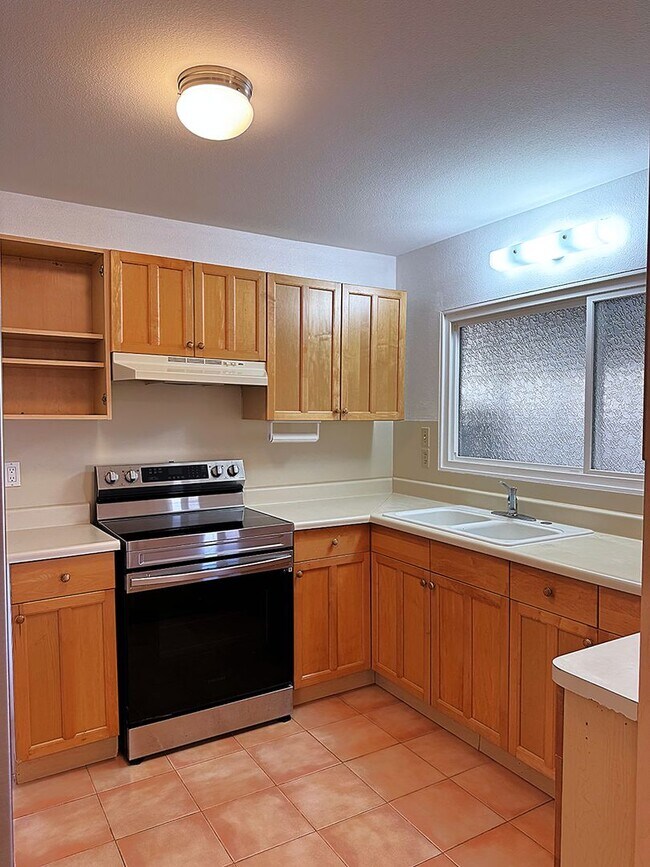 Building Photo - Newtown - Renovated 3 bedroom, 2 bath sing...