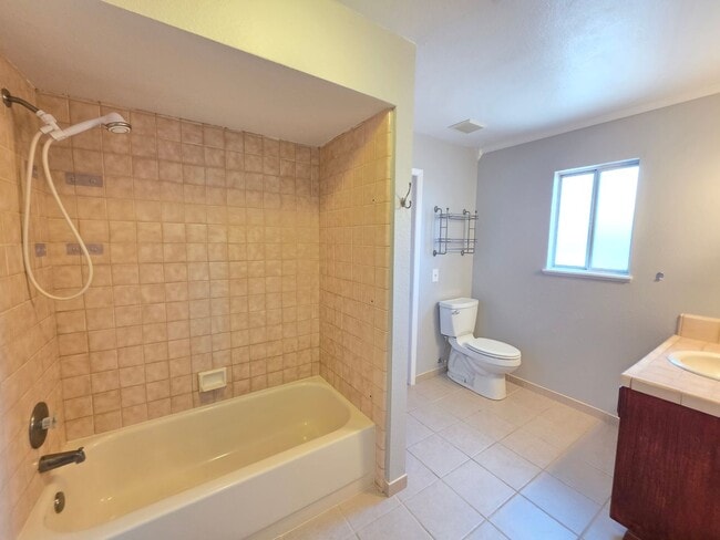 Building Photo - Spacious 4 Bedrooms & 3 Full bathroom Home with Over 2,200 Sq Ft on a Corner Lot!