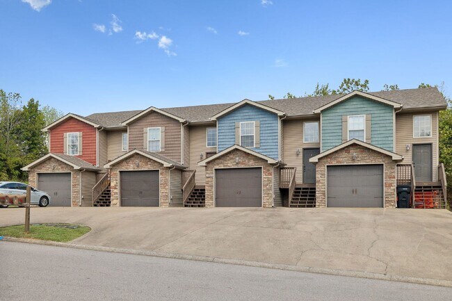 Building Photo - 1723 C THISTLEWOOD DR Clarksville, TN 37042