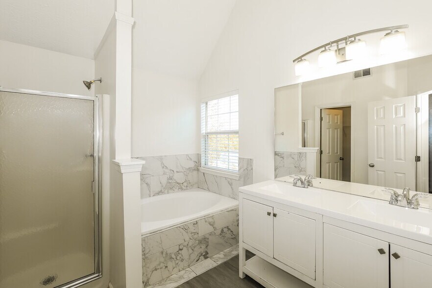 Building Photo - 1306 Pebble Beach Ln