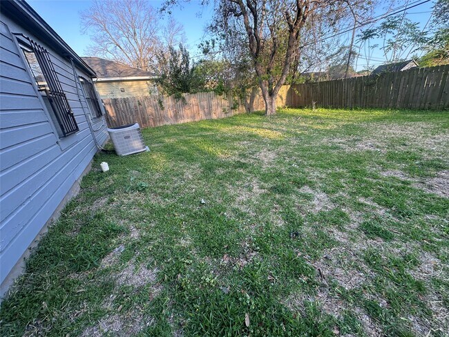 Building Photo - 3826 Botany Ln