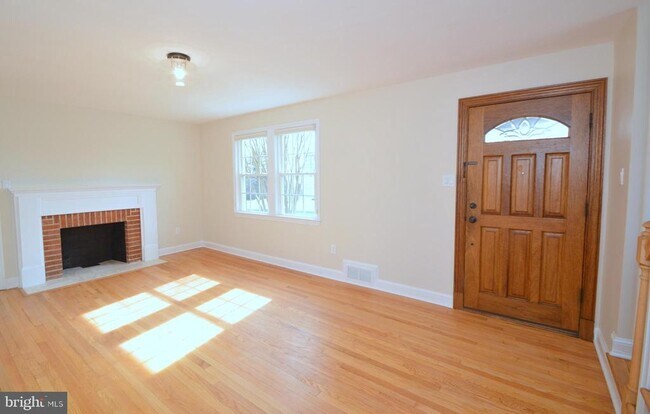 Building Photo - 2441 N McKinley St