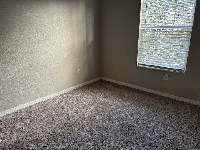 Building Photo - Fully Remodeled 3-Bed, 2.5-Bath Townhouse