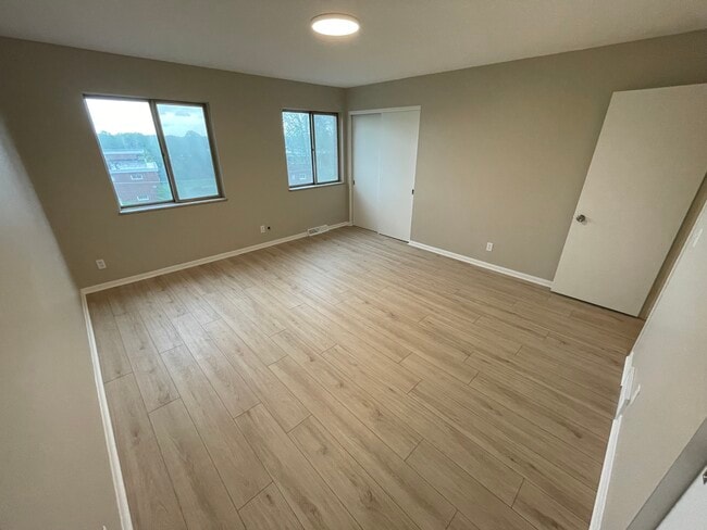 Building Photo - 2598 Chamberlain Rd