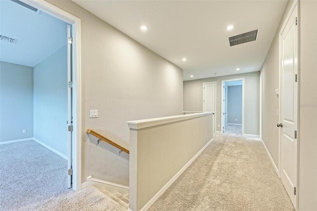 Building Photo - 5564 Summit Gln