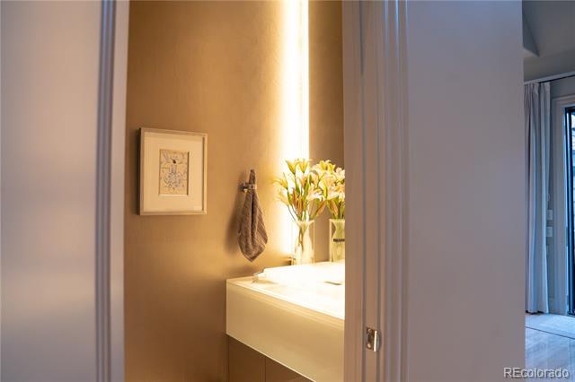 Building Photo - 190 S Glencoe St