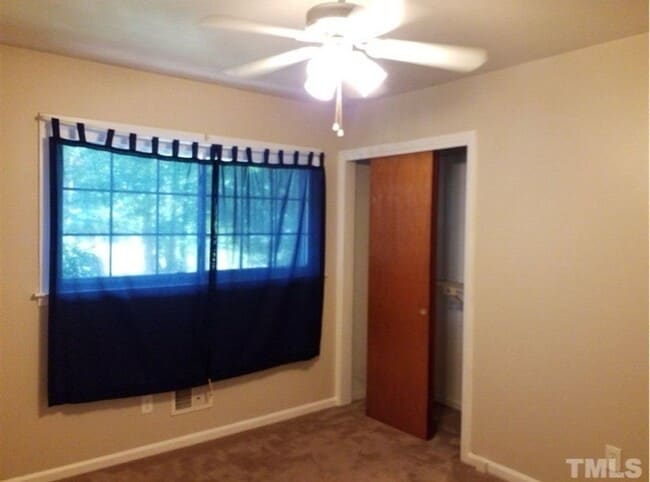 Building Photo - 604 Maple Ln