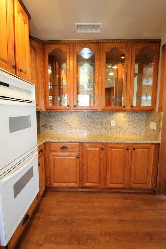 Building Photo - Quaint Midtown Ventura Home