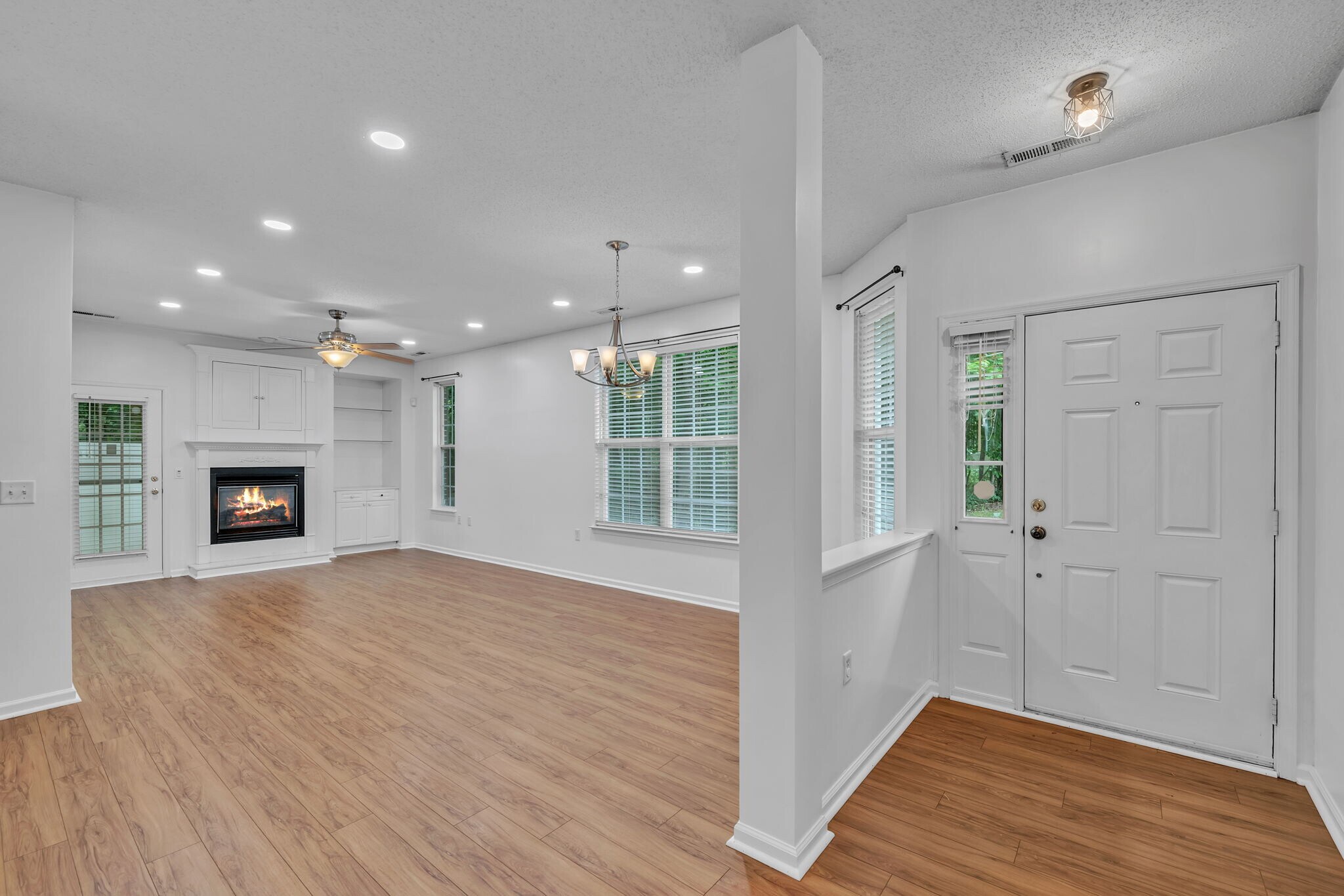 Building Photo - 5905 Echingham Dr