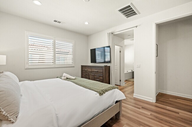 Building Photo - Spacious & Stylish 4 Bed 3 Bath in Chino P...
