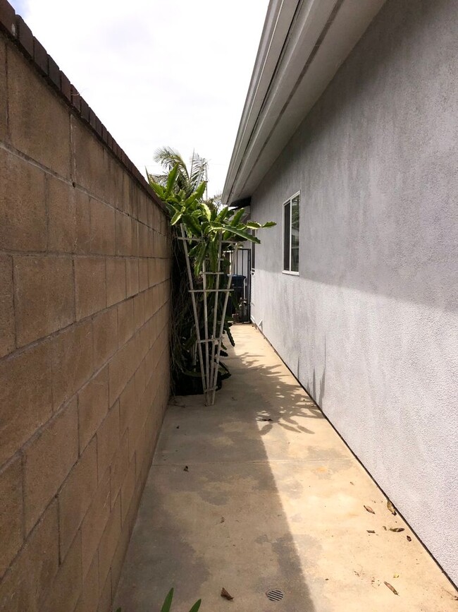 Building Photo - Rare custom home in South Huntington Beach...