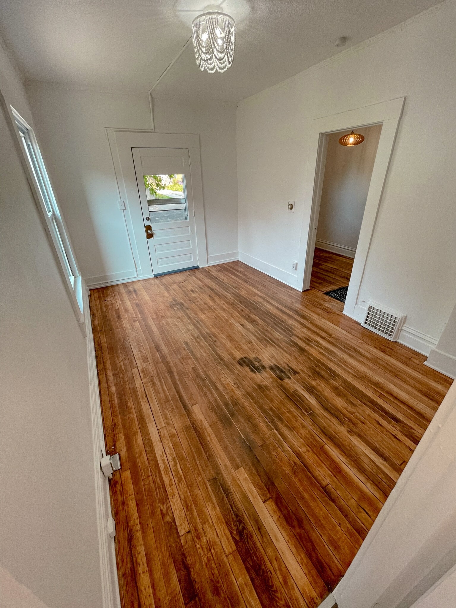 Building Photo - 713 20th St