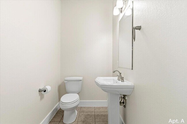 Building Photo - 2225 Katy Ln