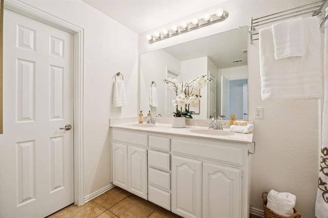 Building Photo - 12145 Walden Wood Dr