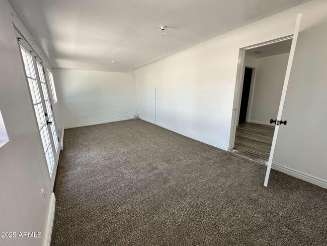Building Photo - 316 N 84th Pl