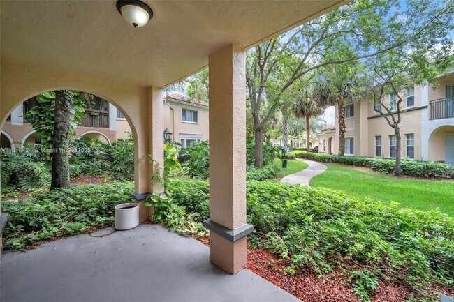Building Photo - 2474 Centergate Dr