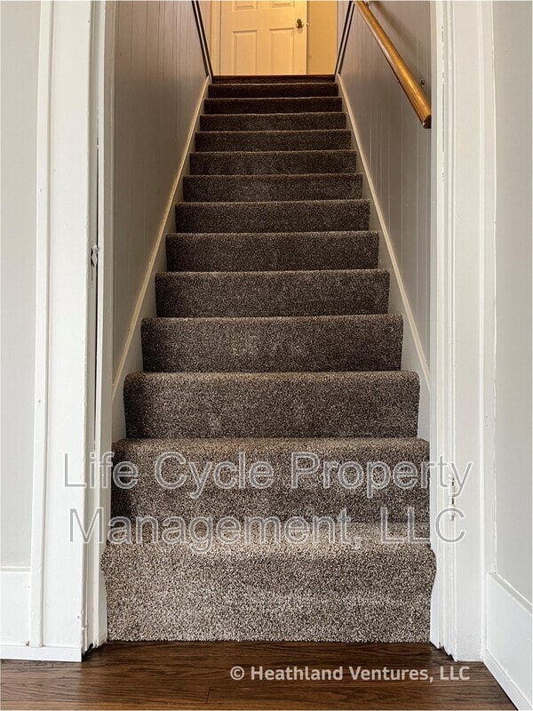 Building Photo - 549 32nd St SE