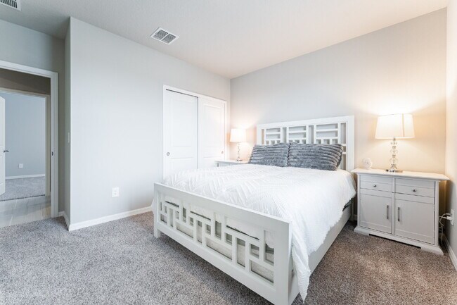 Building Photo - Spacious & Beautifully designed 4 Bedroom/...