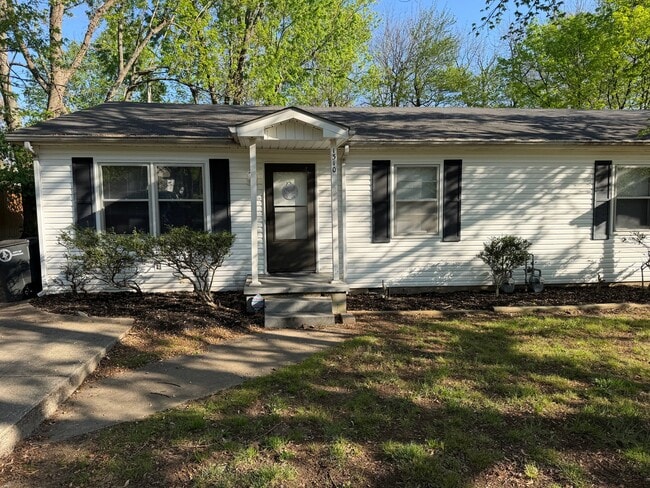 Building Photo - 1310 Davis Ave