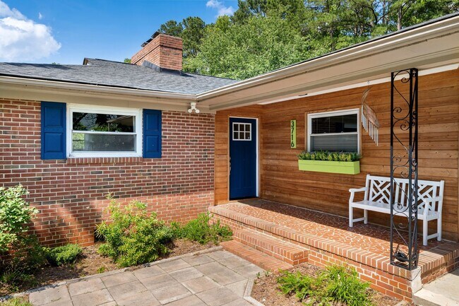 Building Photo - Available Early July! - Beautiful Furnished 3 Bed/2 Bath Home Close to Duke and Downtown Durham