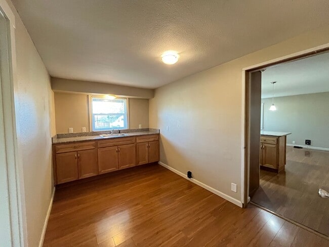 Building Photo - Updated and Bright 3 Bedroom 2 Bath Home in NE Portland (PDX/Columbia River)