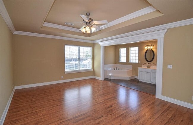 Building Photo - 6113 W Pleasant Dr