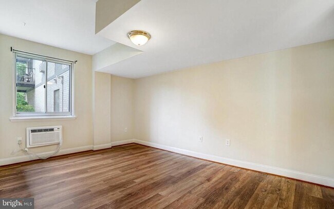 Building Photo - 3245 Rio Dr