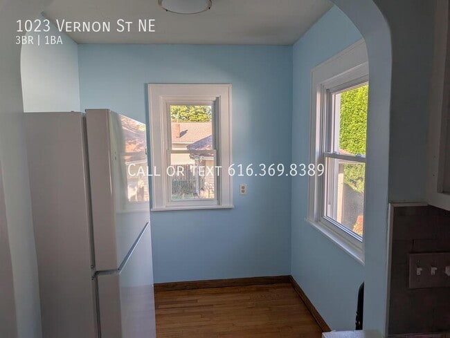 Building Photo - 1023 Vernon St NE