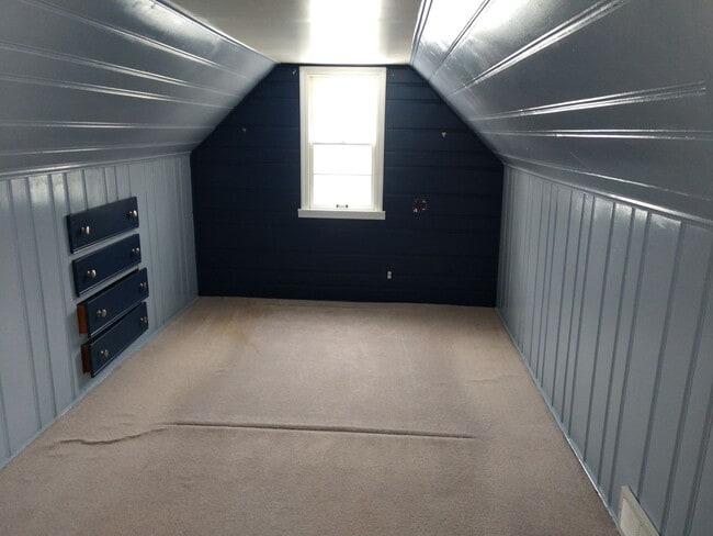 Building Photo - **Lake Nokomis Beauty! 3 Bed 1 Bath!**