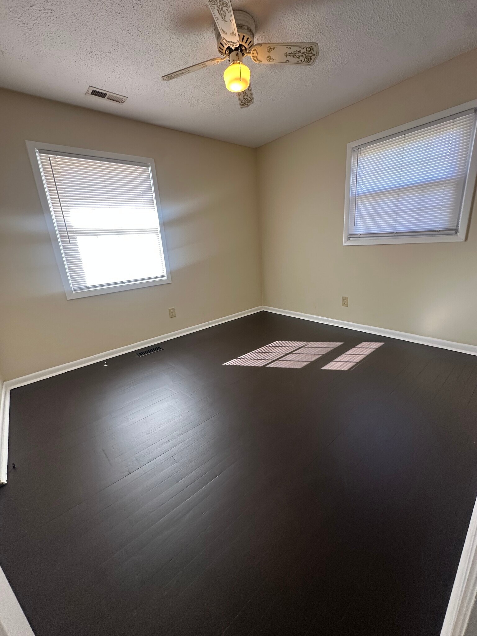 Building Photo - 330 Milburn Dr