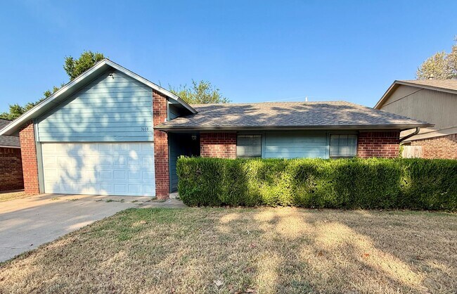 Building Photo - 3608 Peregrine Dr