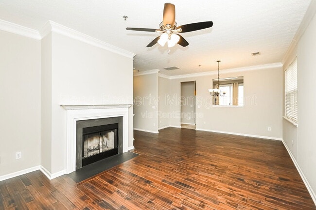 Building Photo - 212 Village Square Dr