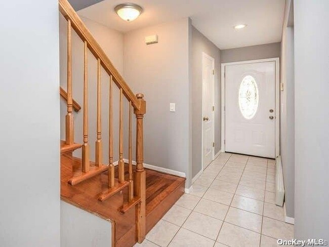 Building Photo - 62 A Linwood Rd N