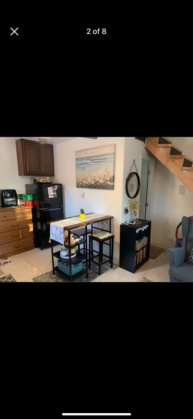 Building Photo - 419 E Easton St