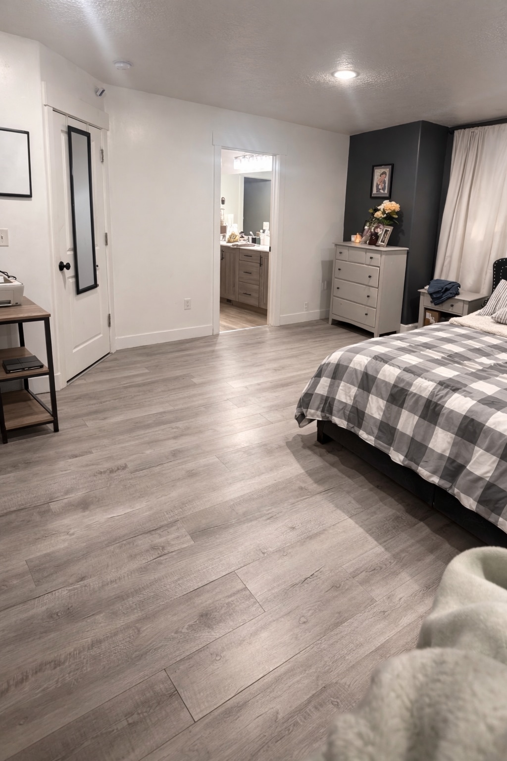 Master room - 1289 S 1050 E