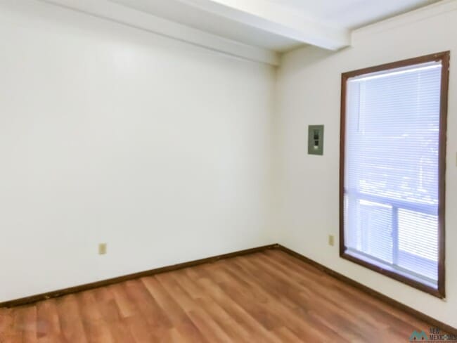 Building Photo - 1515 1 W 18th St
