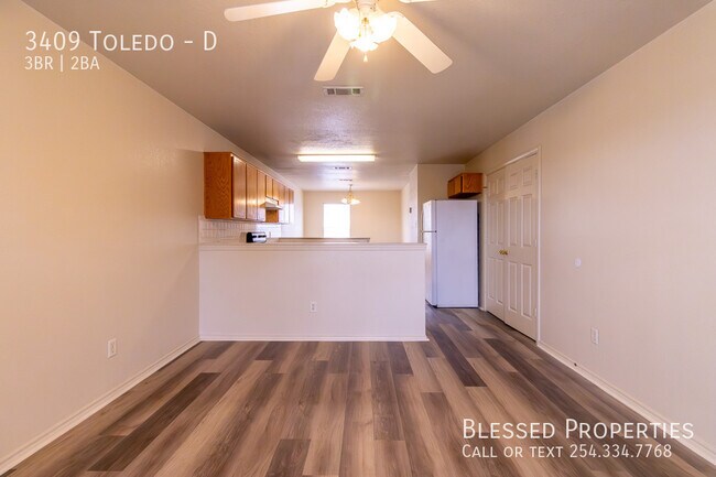 Building Photo - 3409 Toledo-D