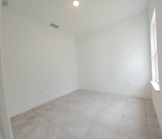 Building Photo - 7130 N Cricket Dr