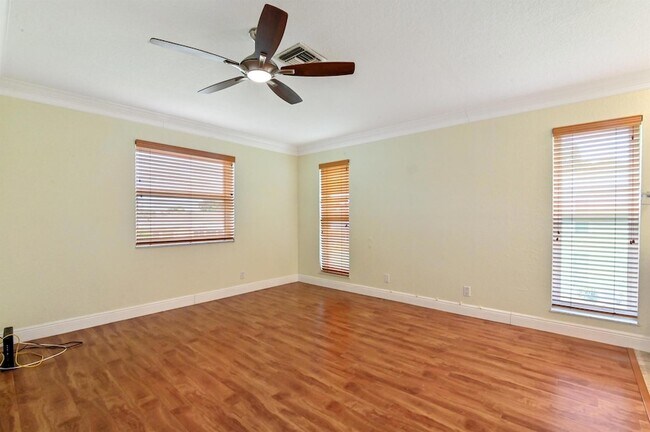 Building Photo - 1051 Orange Terrace