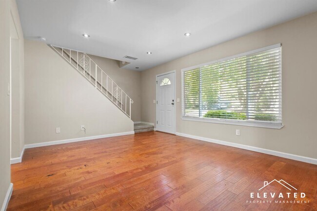 Building Photo - 303 Algiers Ct