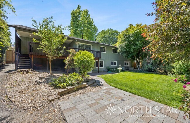 Building Photo - Beautiful Lake Oswego Ranch Home in Red Fo...