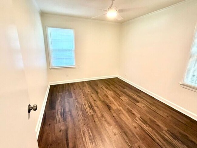 Building Photo - Newly Renovated 3BR home in East Memphis near the Botanical Gardens now available!