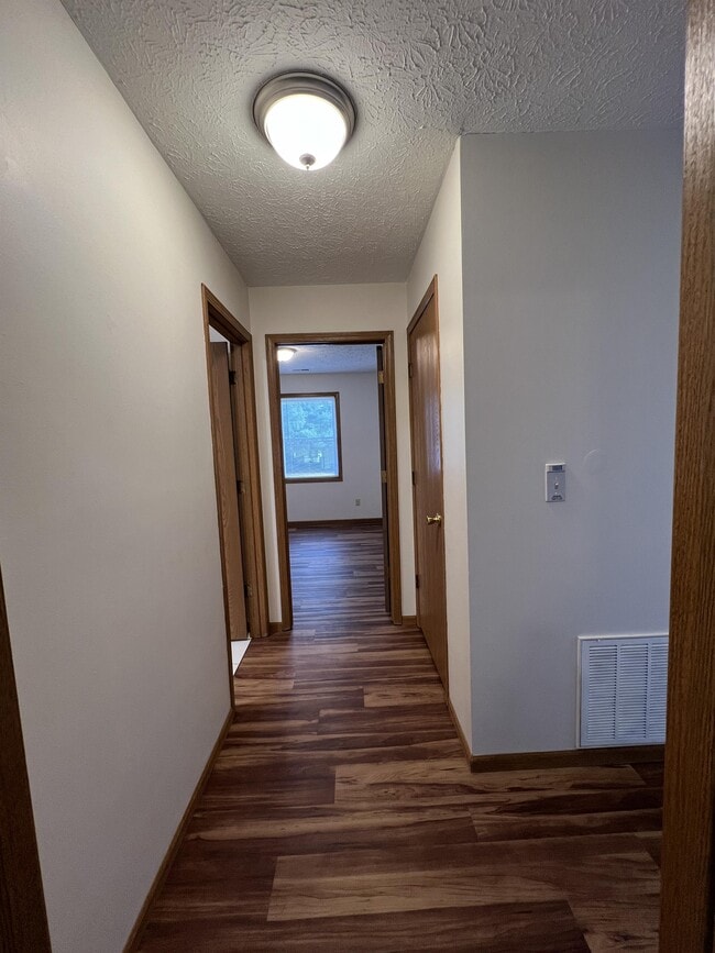 Building Photo - 714 N Forest Ave