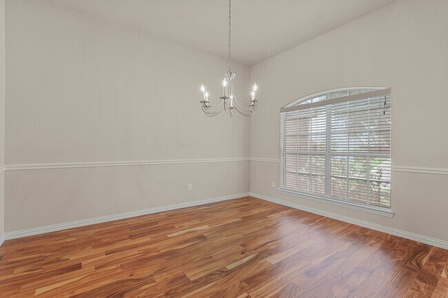 Building Photo - Gorgeous 3 Bedroom 2 Bathroom Home in North Garland!