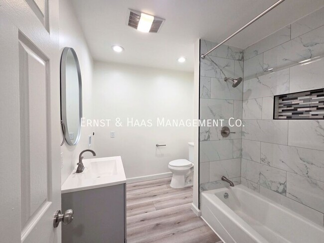 Building Photo - 1084 Walnut Ave