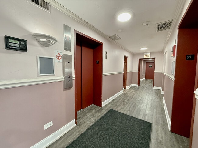 Building Photo - 4600 N Cumberland Ave